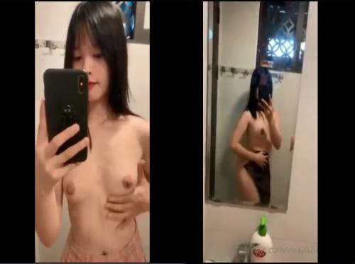 Masturbándome para que mi amante lo vea