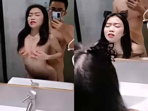 The sugar baby was washing her face when she got fucked