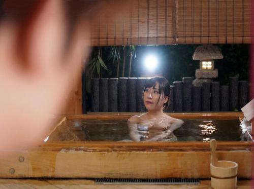 Fucking mother-in-law while bathing in hot spring